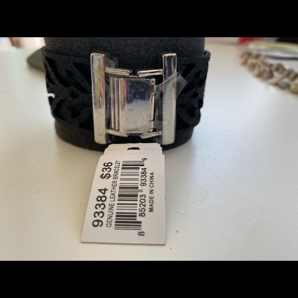 Laser cut bracelet - Picture 2 of 3